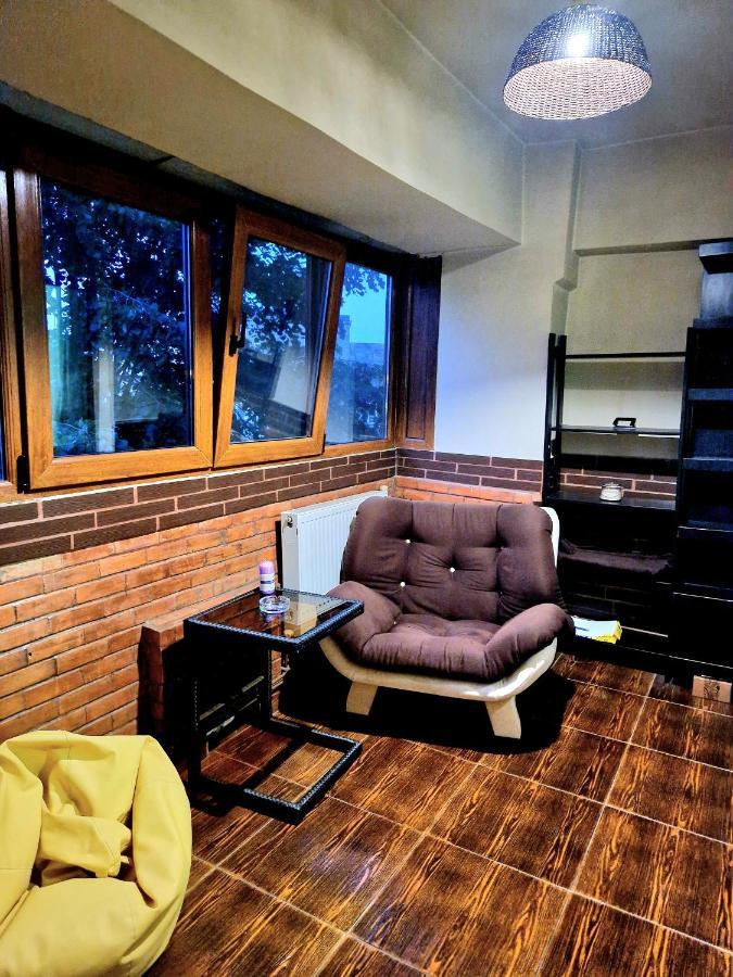Cozy Appartment In The Center Targoviste Zewnętrze zdjęcie