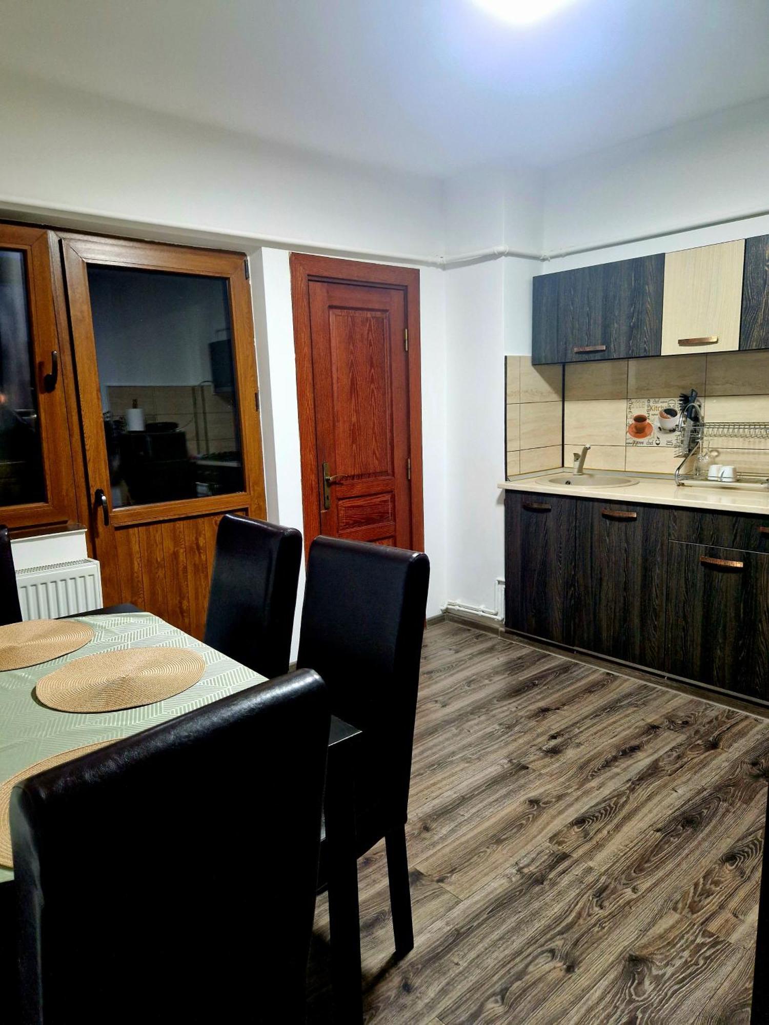 Cozy Appartment In The Center Targoviste Zewnętrze zdjęcie